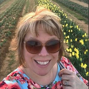 Meet your Posher, Angela